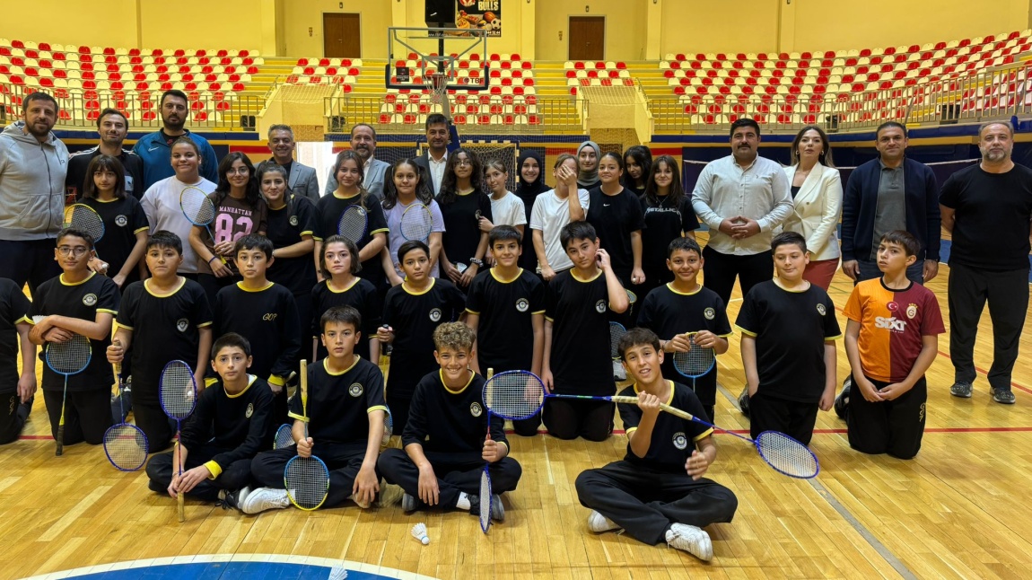 7_G  sınıfı beden egitimi dersini  Sinan Şamil Sam Spor Salonun ' da gerçekleştirmiştir. 