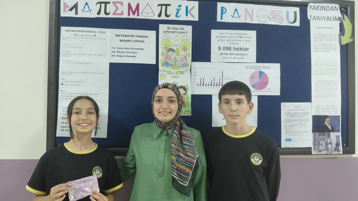 Eylül ayının matematik sorusunu çözerek adını matematik panosu başarı listesine yazdıran öğrencilerimiz